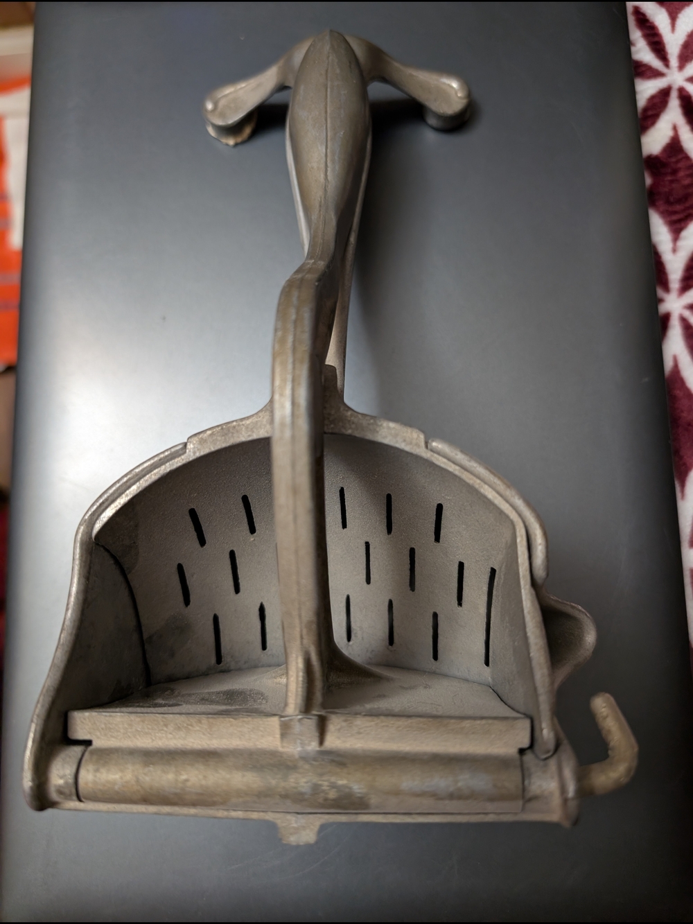 Wear-Ever Vintage Cast Aluminum Citrus Juicer